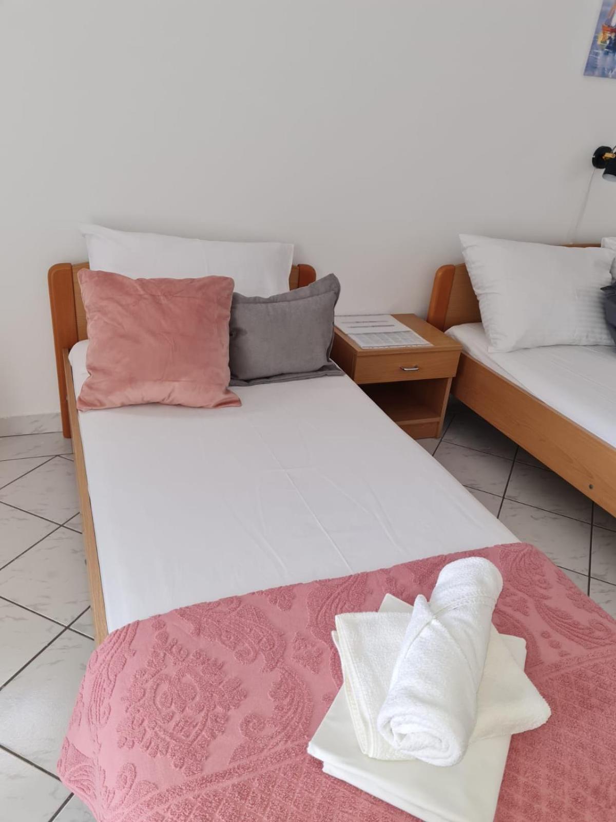 Iva Apartments Podaca Eksteriør bilde